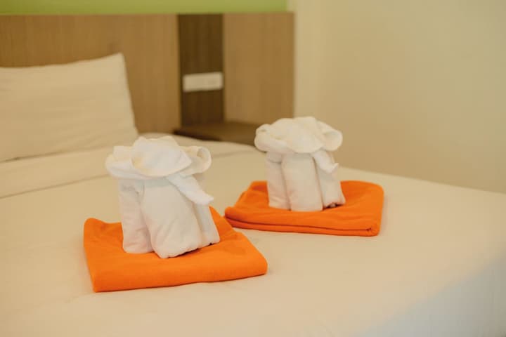 Tonsai Bay Resort