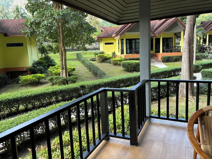Tonsai Bay Resort