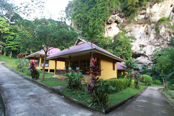 Tonsai Bay Resort