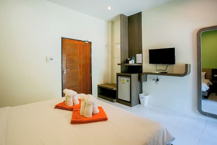 Tonsai Bay Resort