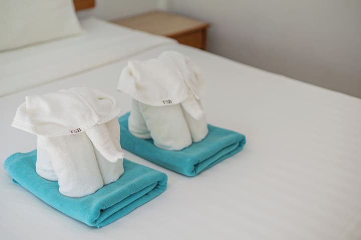 Tonsai Bay Resort
