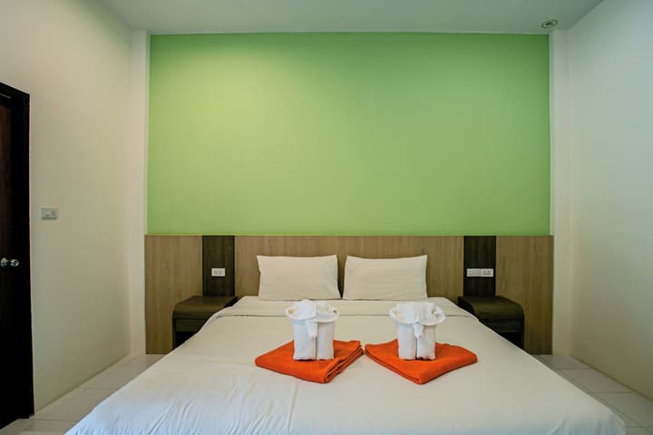 Tonsai Bay Resort