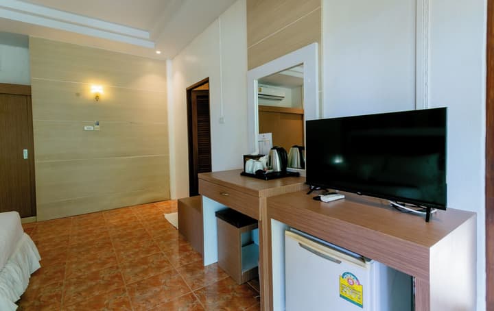 Tonsai Bay Resort