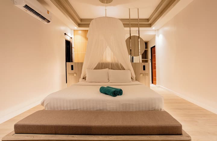 Tonsai Bay Resort