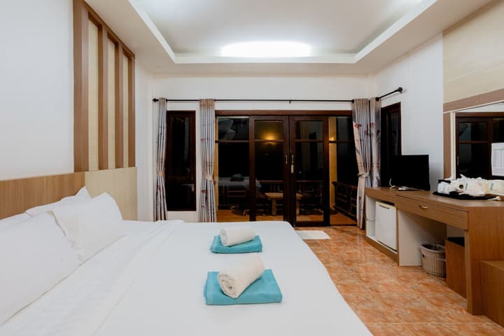 Tonsai Bay Resort