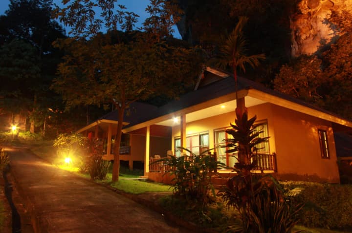 Tonsai Bay Resort