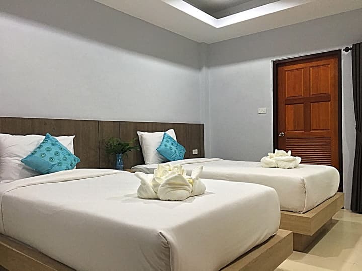 Tonsai Bay Resort