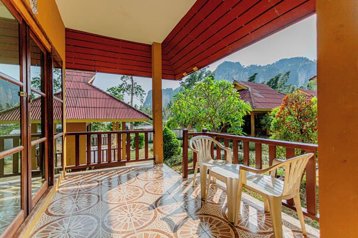 Tonsai Bay Resort