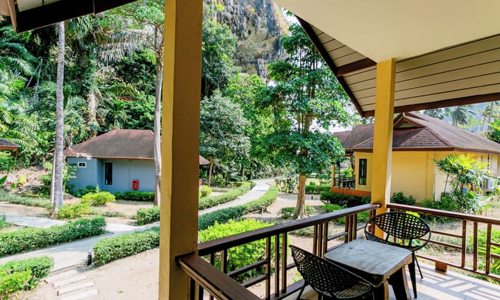 Tonsai Bay Resort