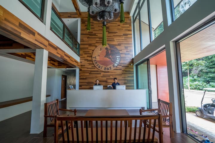 Tonsai Bay Resort