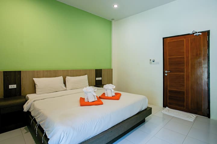 Tonsai Bay Resort