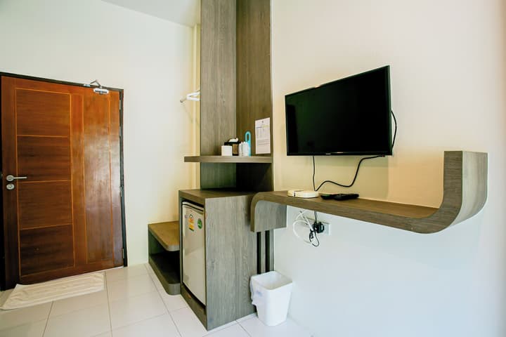 Tonsai Bay Resort