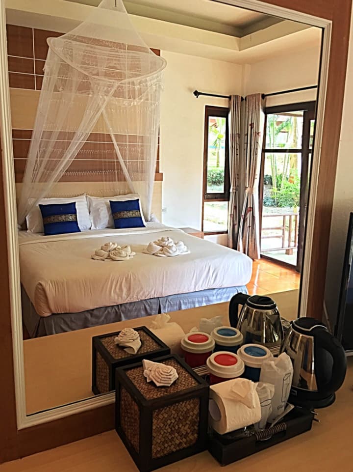 Tonsai Bay Resort