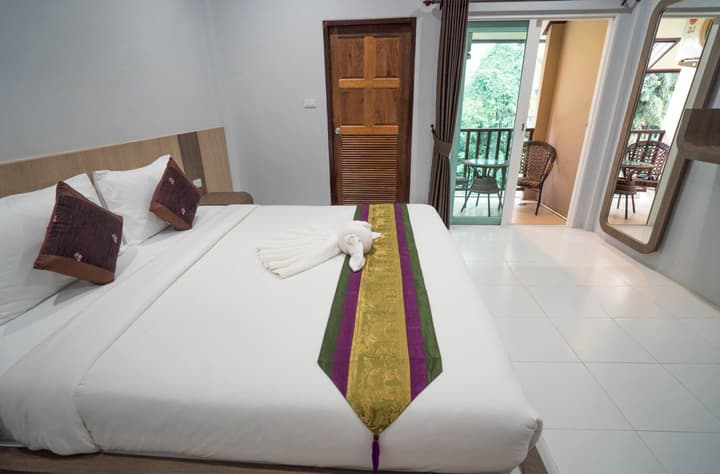 Tonsai Bay Resort