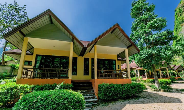 Tonsai Bay Resort