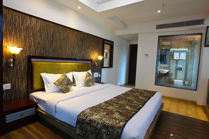 Hotel Tigers Roare'