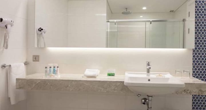 Ramada Hotel & Suites by Wyndham Izmir Kemalpasa