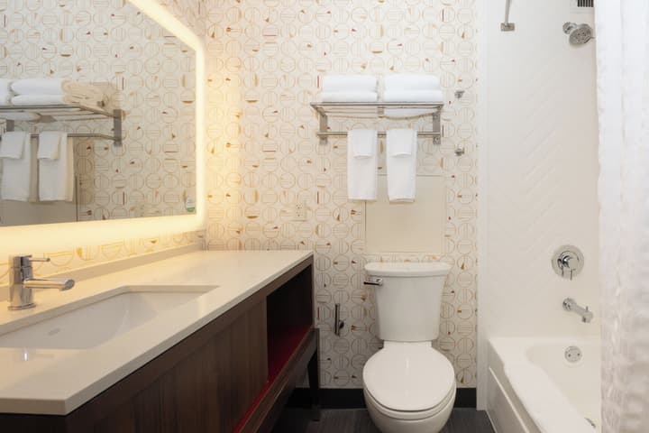 Holiday Inn Lancaster by IHG