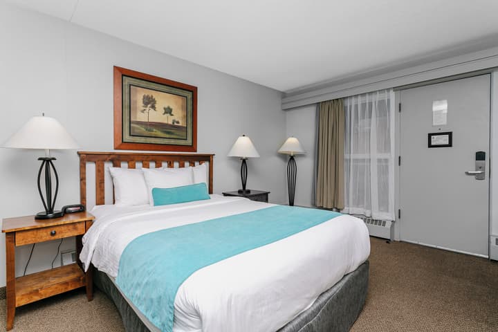 Tonquin Inn