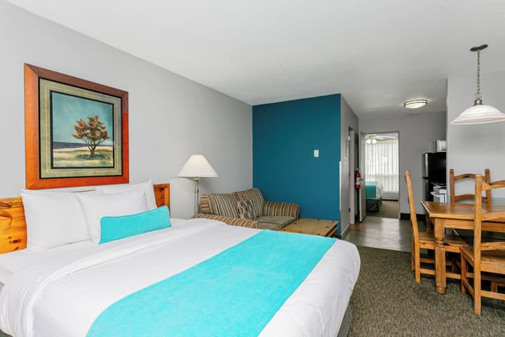 Tonquin Inn