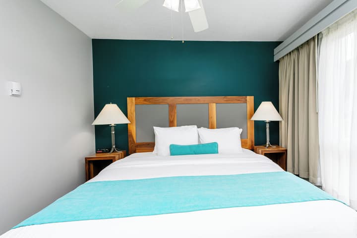 Tonquin Inn