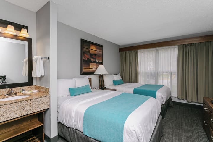 Tonquin Inn