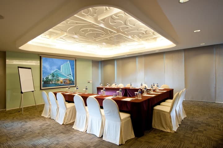 JS Luwansa Hotel and Convention Center