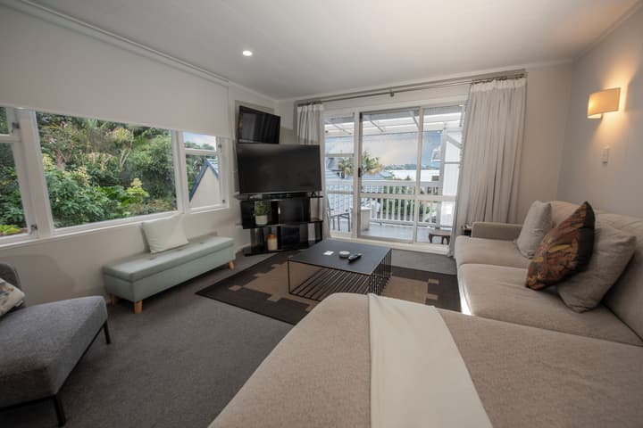 Harbour View Motel and Water Front Apartments