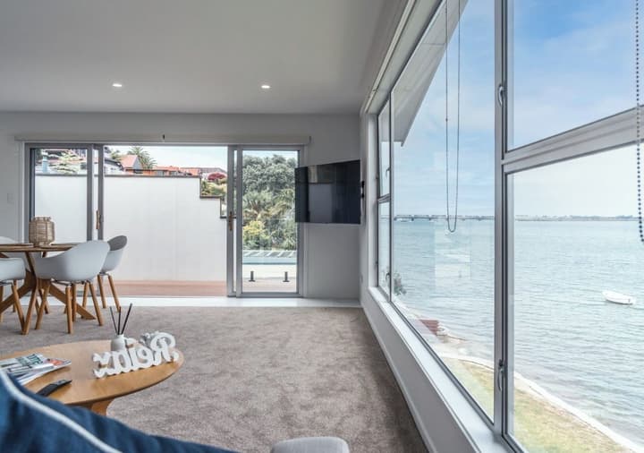 Harbour View Motel and Water Front Apartments