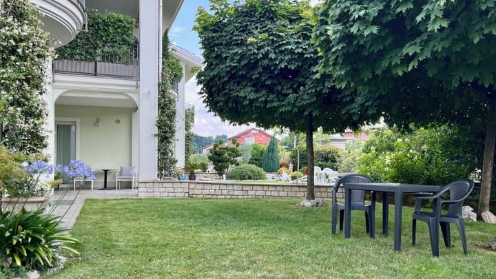 Eremes Rooms & Apartments