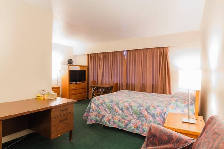 English Bay Hotel