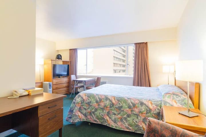 English Bay Hotel