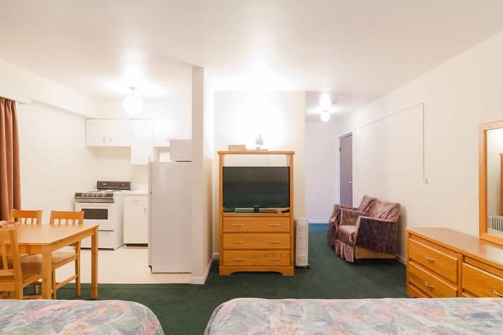 English Bay Hotel