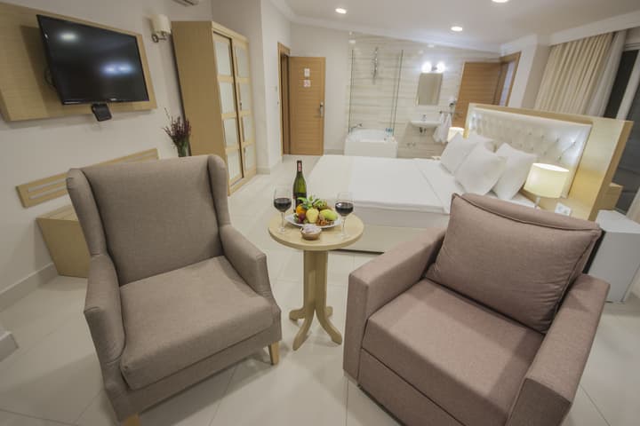 Dragut Point North Hotel