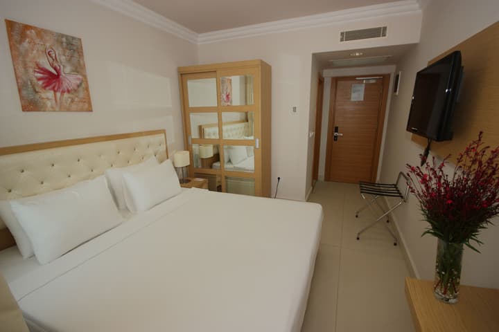 Dragut Point North Hotel