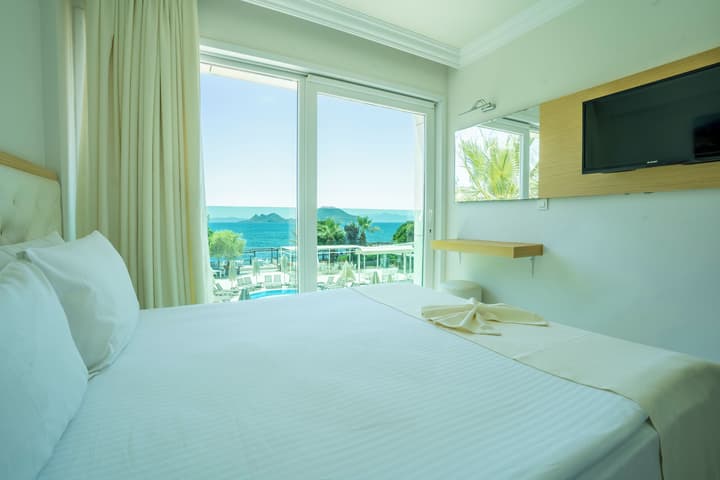 Dragut Point North Hotel