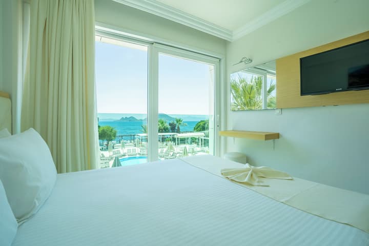 Dragut Point North Hotel