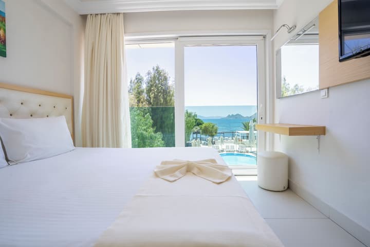 Dragut Point North Hotel