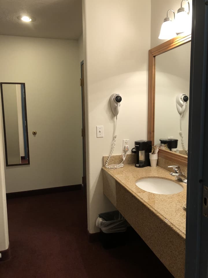 Bumbleberry Inn