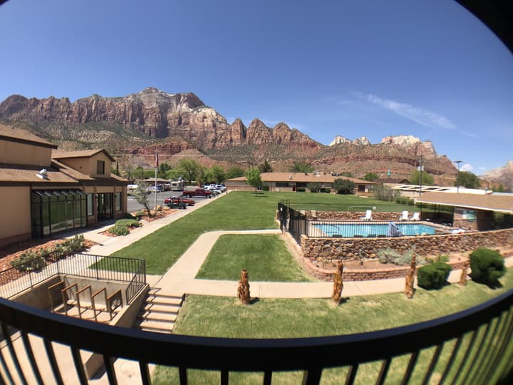 Bumbleberry Inn