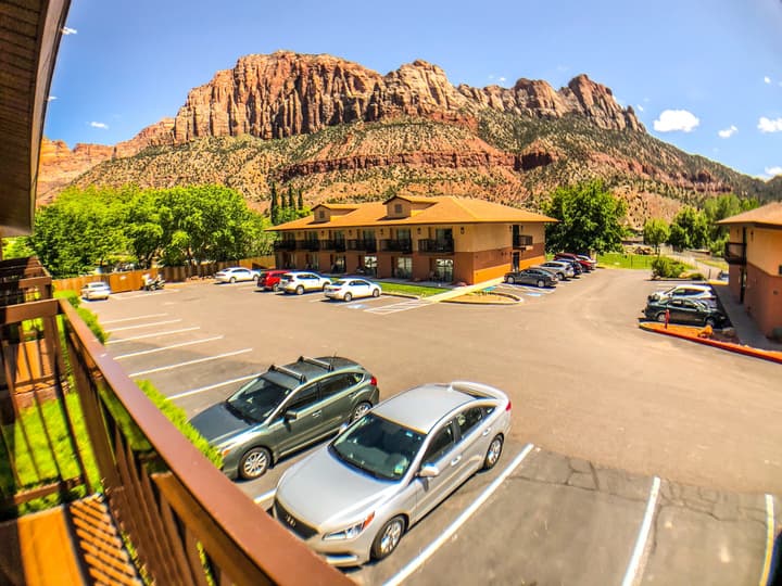 Bumbleberry Inn