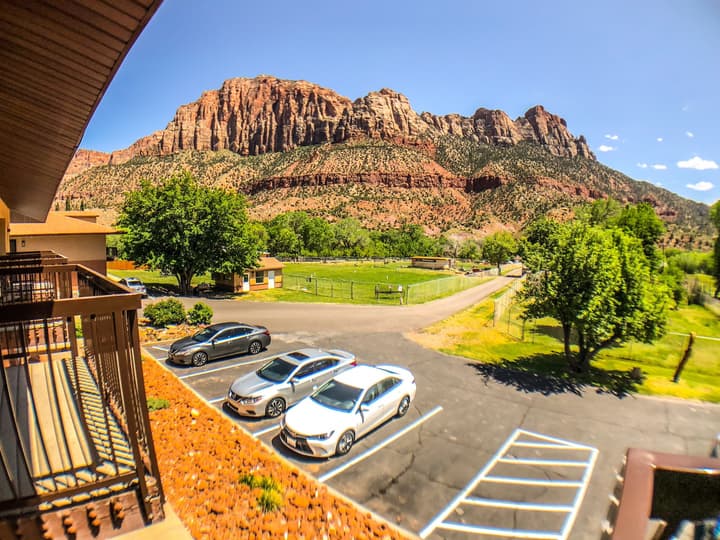 Bumbleberry Inn