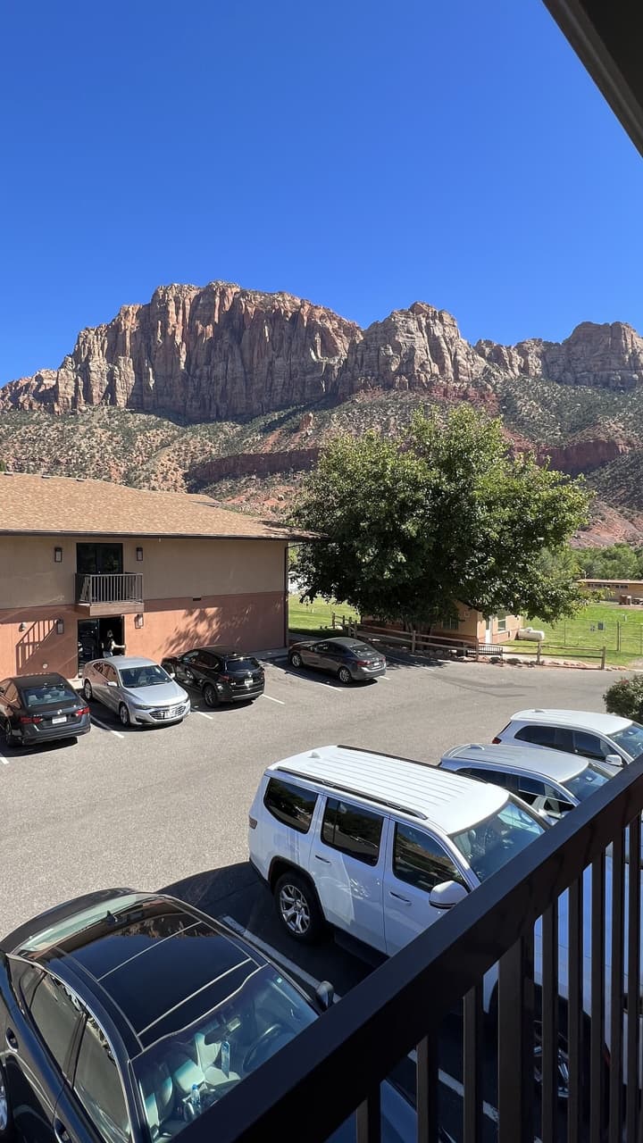 Bumbleberry Inn