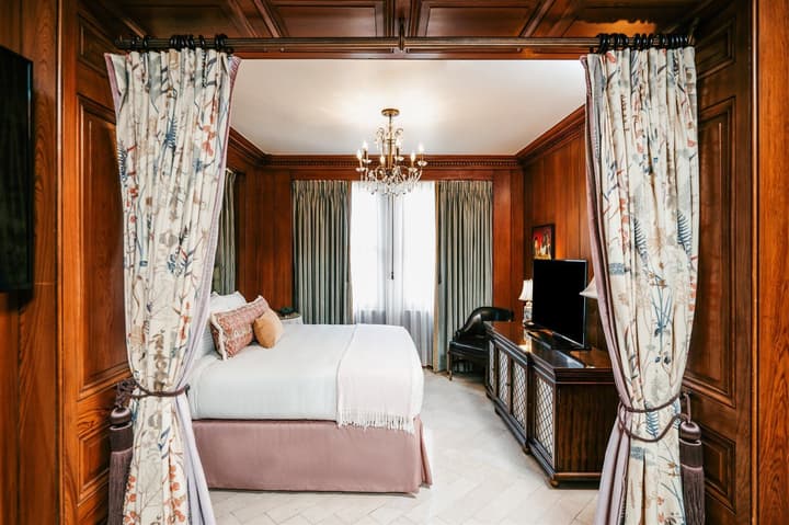 The Pontchartrain Hotel