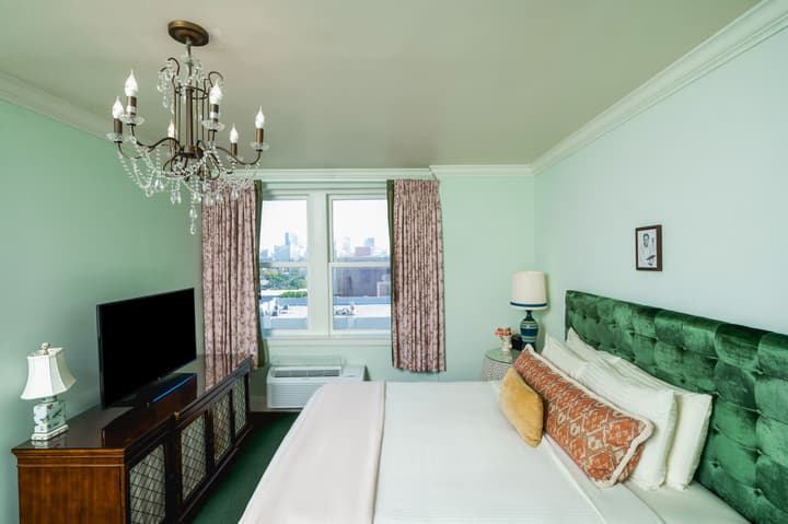 The Pontchartrain Hotel