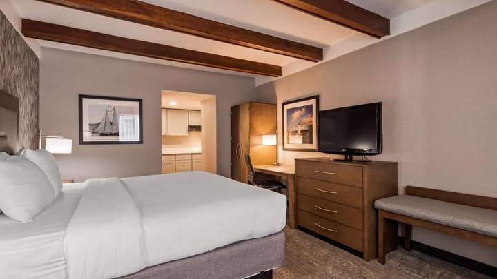 Best Western Plus Portsmouth Hotel & Suites