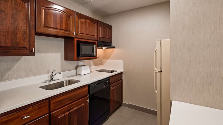 Best Western Plus Portsmouth Hotel & Suites