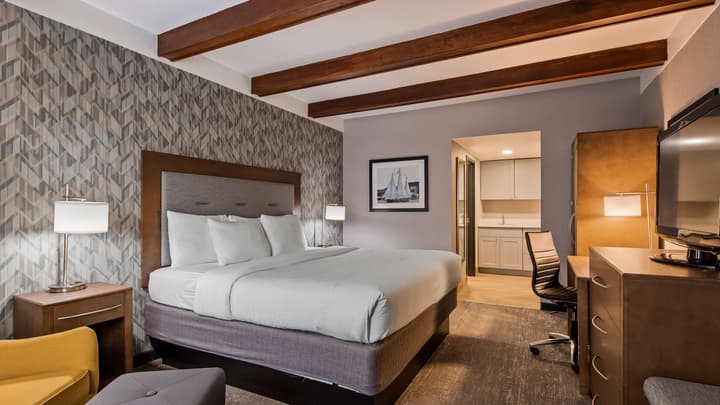 Best Western Plus Portsmouth Hotel & Suites