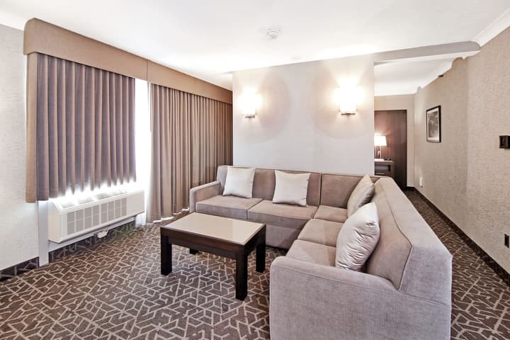 Best Western Plus Banff International Lodge