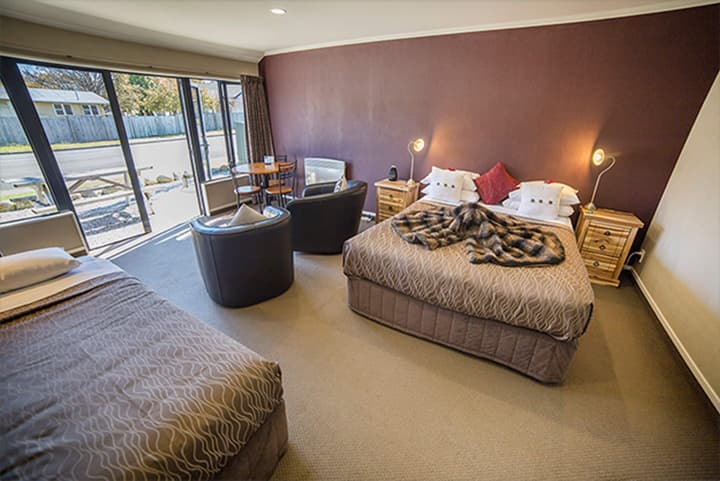 Lakefront Lodge
